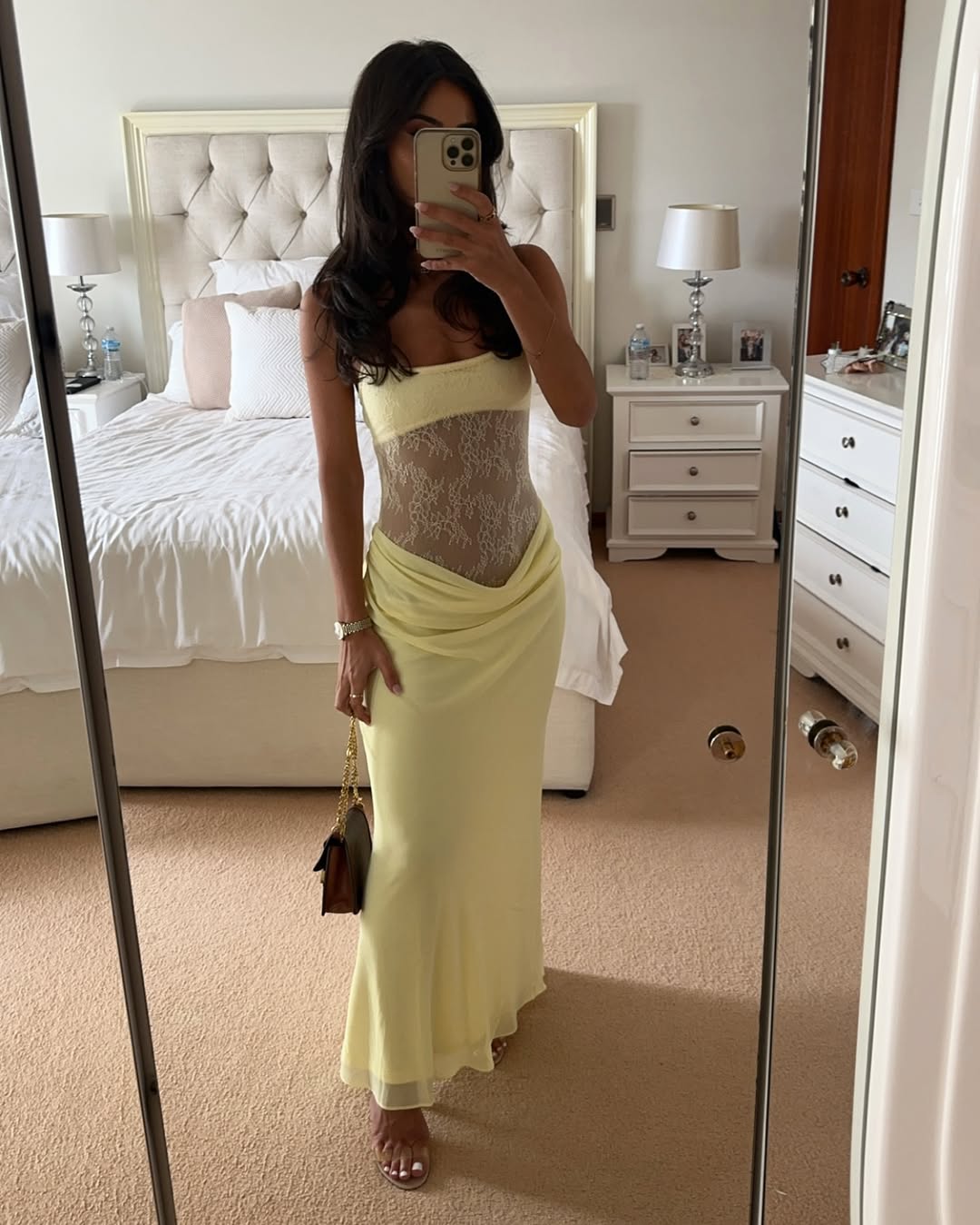 Benni_in_Yellow_available_in_an_8_and_100_to_hire_Xx.jpg